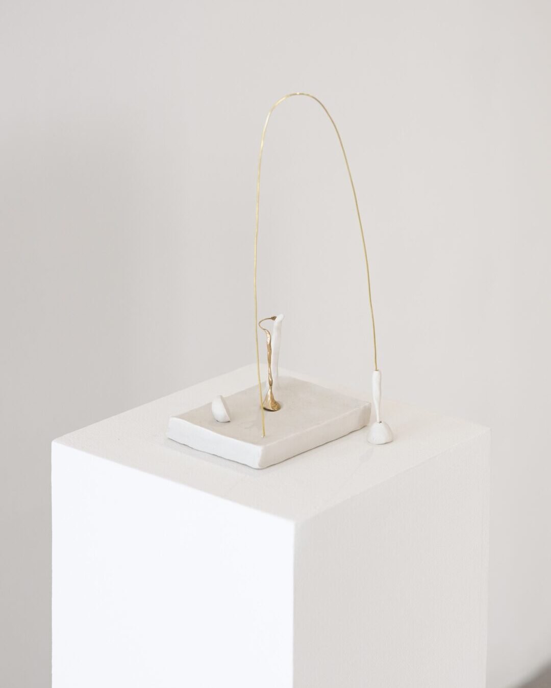 Brisa Noronha, Sem titulo (_Mini Mundos_ serie) 2026, porcelain and copper, 32x13x13 cm