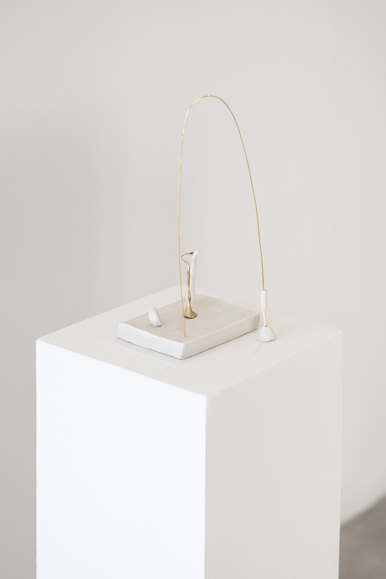 Brisa Noronha, Sem titulo (_Mini Mundos_ serie) 2026, porcelain and copper, 32x13x13 cm ©stefano mattea-20 (2)